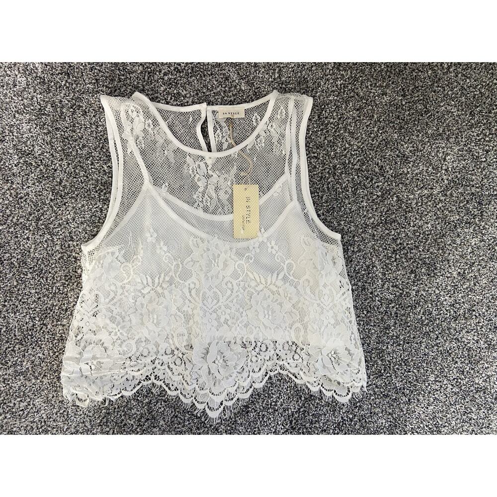 Women's In Style Scalloped Lace Crop Top White Boho Cottage Dainty Medium Beach